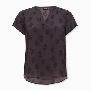 Skull 💀 blouse NWT from torrid. High low. Six 3x 22-24